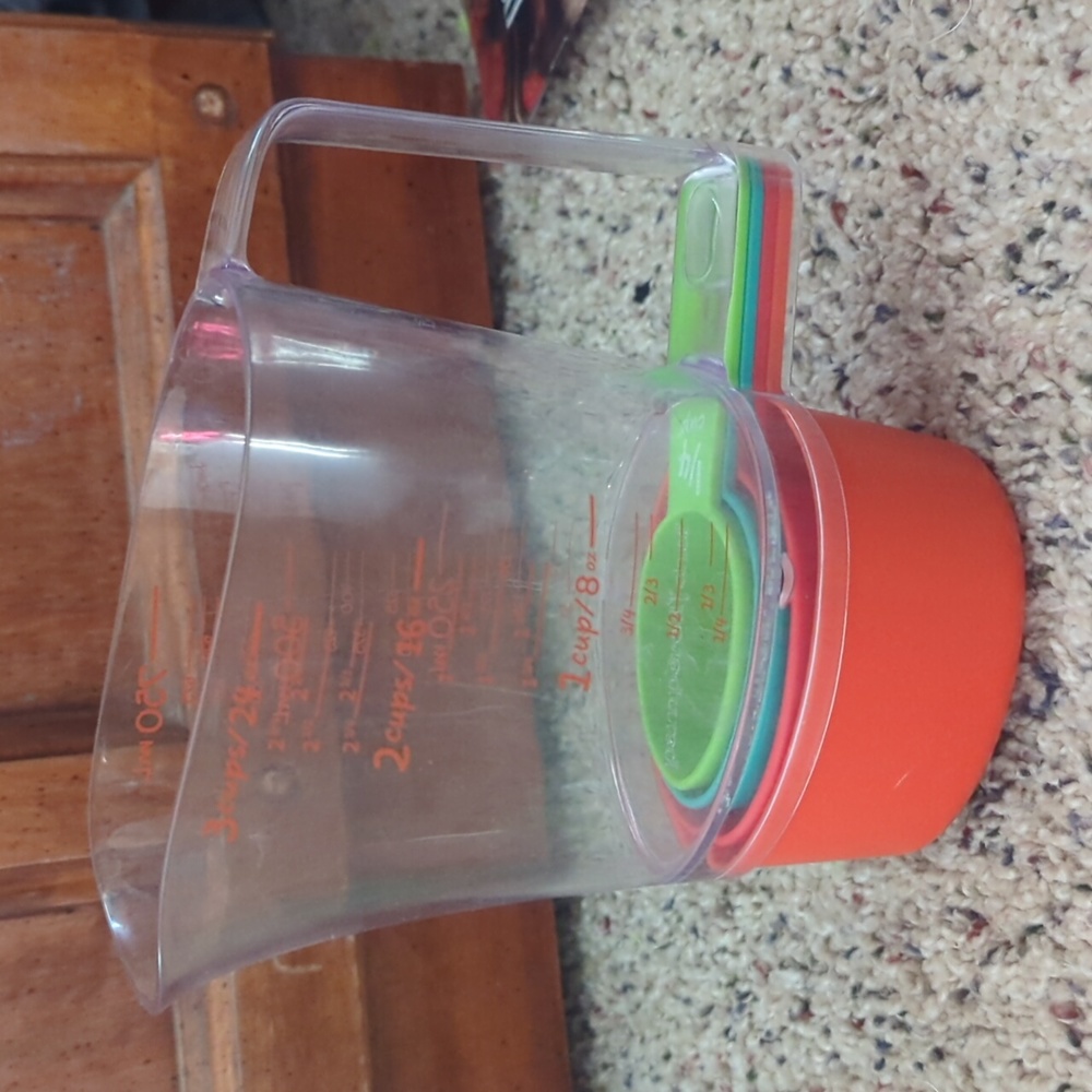 Pampered Chef kids stackable measuring cup set
